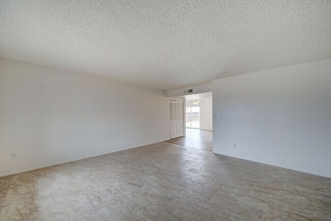 Building Photo - COMING SOON! 4 Bedroom 2 Bath Home in Phoenix!