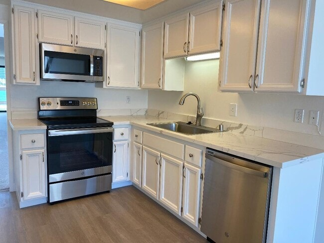 Building Photo - 640 Portofino Ln