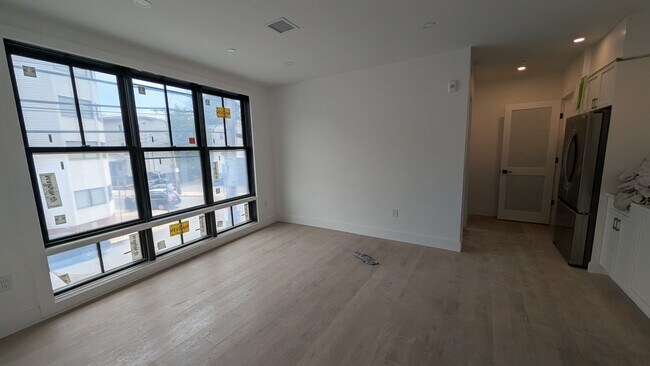 Building Photo - 86 Colborne Rd