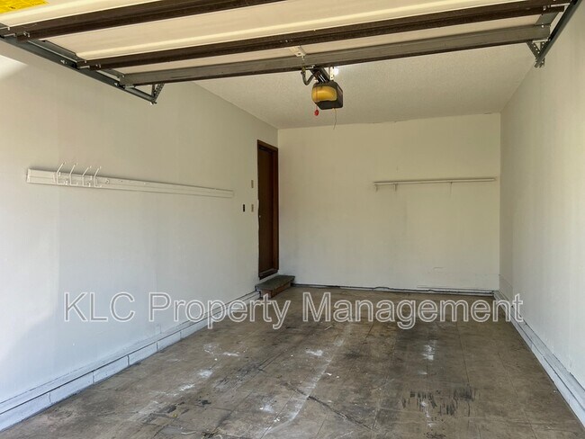 Building Photo - 1341 Stewart St