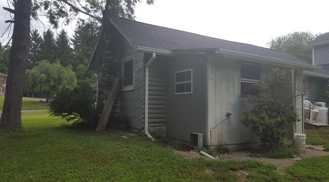 Building Photo - 673 Milton Turnpike