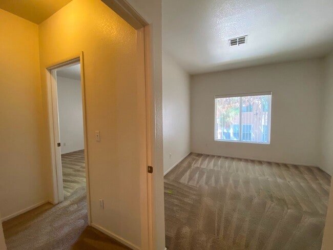 Building Photo - 251 S Green Valley Pkwy