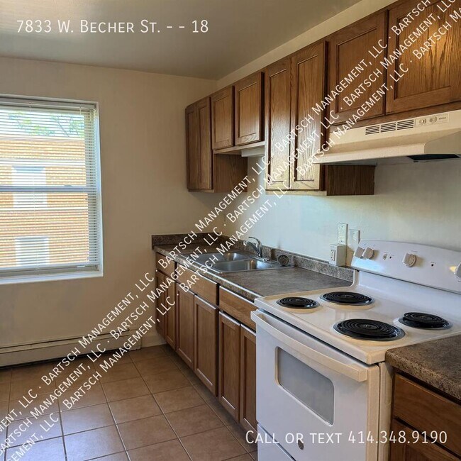 Building Photo - 7833 W Becher St