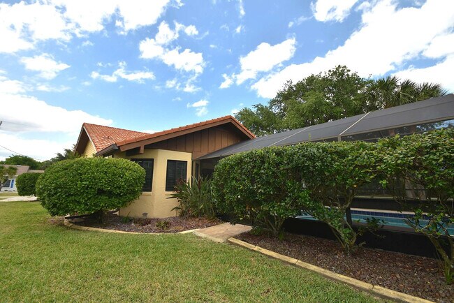 Building Photo - 3 Cherokee Ct W