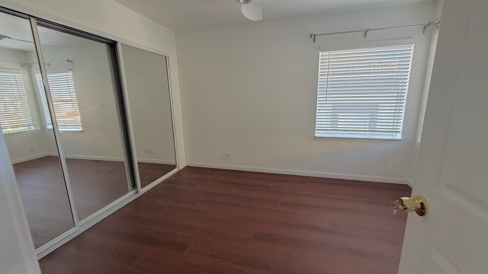 Upstairs bedroom with mirrored closets - 700 Lido Park Dr