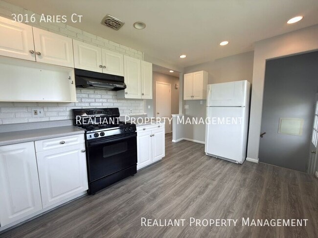 Building Photo - 3016 Aries Ct