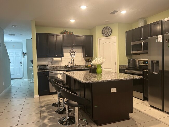 Building Photo - 10910 Golden Acorn Ave