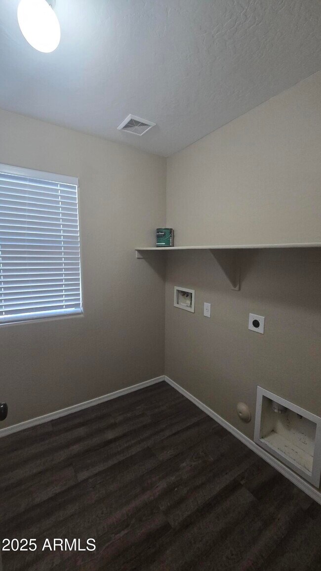 Building Photo - 355 W Holstein Trail