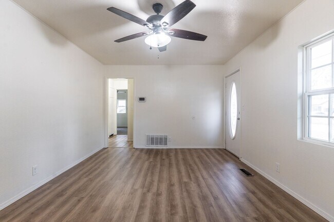 Building Photo - RENT TO OWN – Warr Acres!