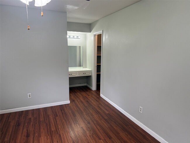 Building Photo - 141 Slade St