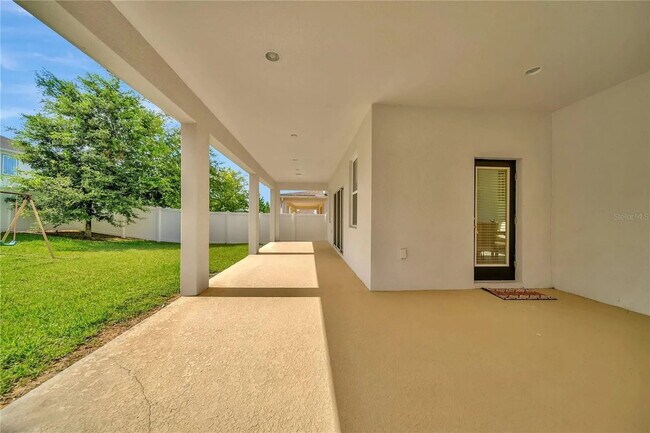 Building Photo - Stunning Fully Furnished 4 Bed Home with Resort-Style Community Amenities