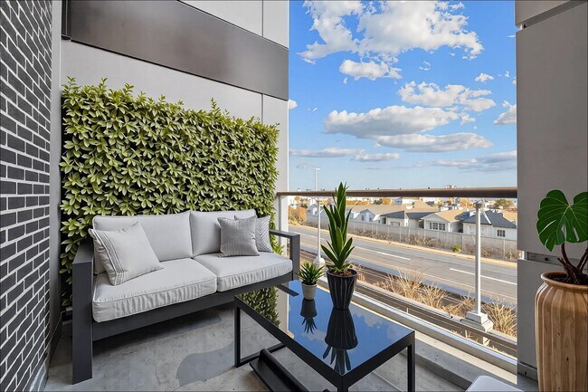 Building Photo - 17 AVENUE E