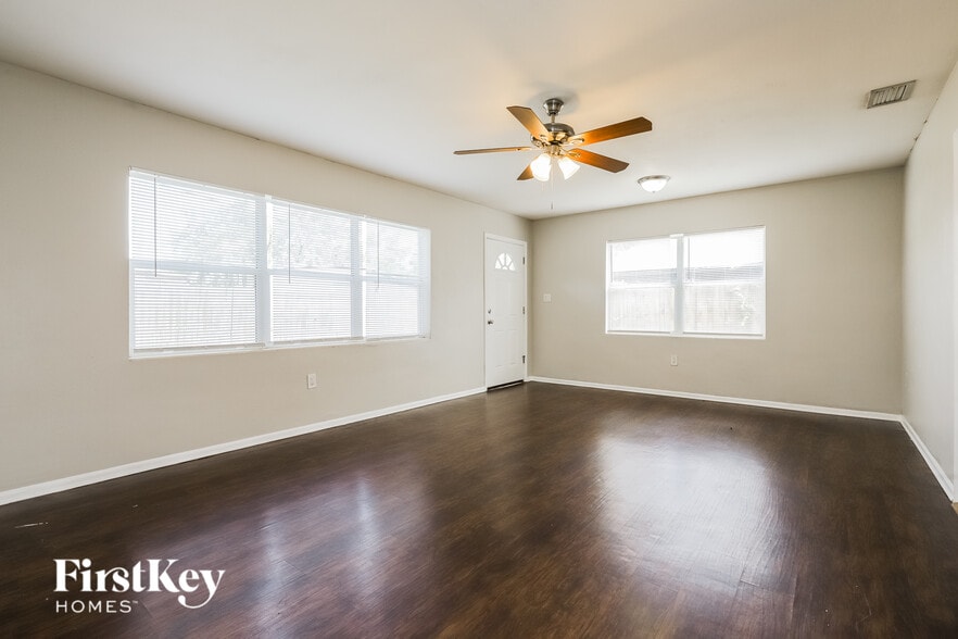 Building Photo - 425 Hampton Ave