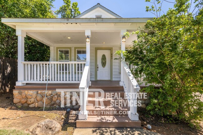 Building Photo - 603 Mormon St