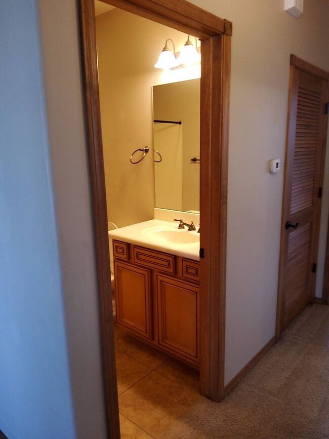 Building Photo - Bison Cove Unit D7 - 2 Bed / 2 Bath