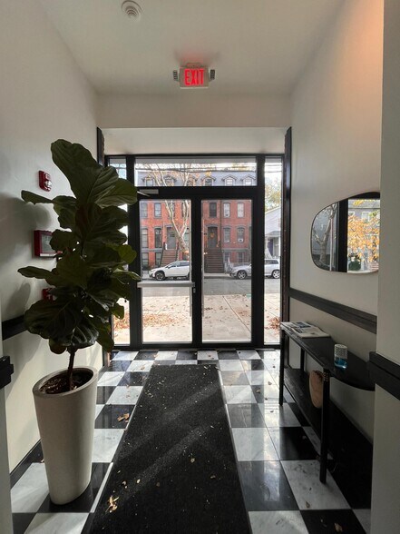 Building Photo - 329 Pacific Ave