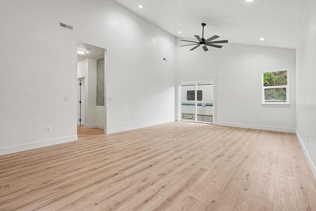 Building Photo - 801 8th St S