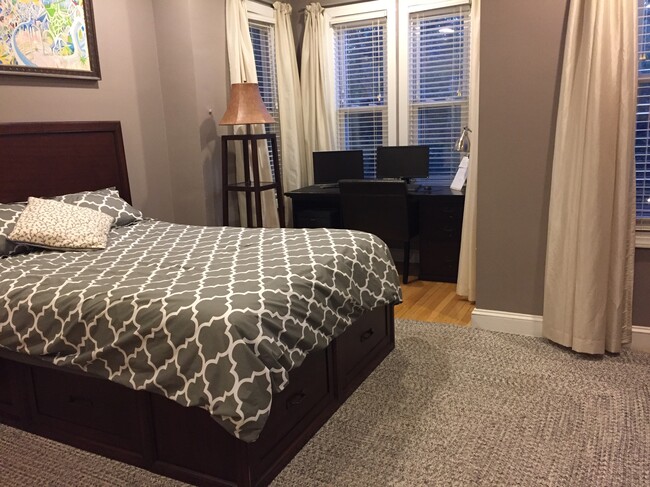 Upper level bedroom - 1208 Constitution Ave NE