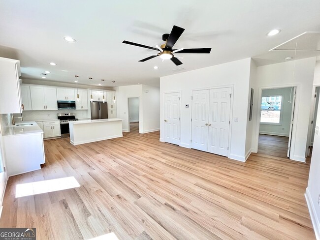 Building Photo - 204 Custer Cir
