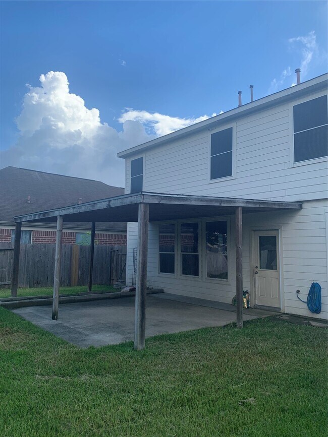 Building Photo - 18427 Fir Hollow Cir