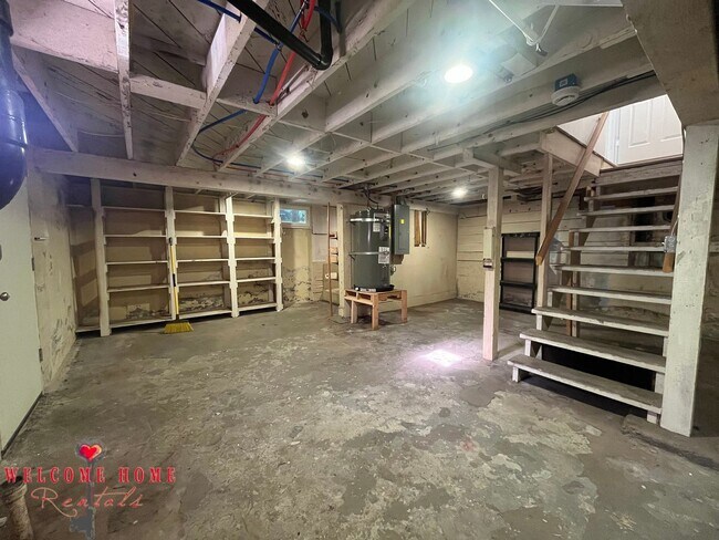 Building Photo - 4 bedroom home with air conditioning - Great location!!!  HUGE basement for your man cave or she ...