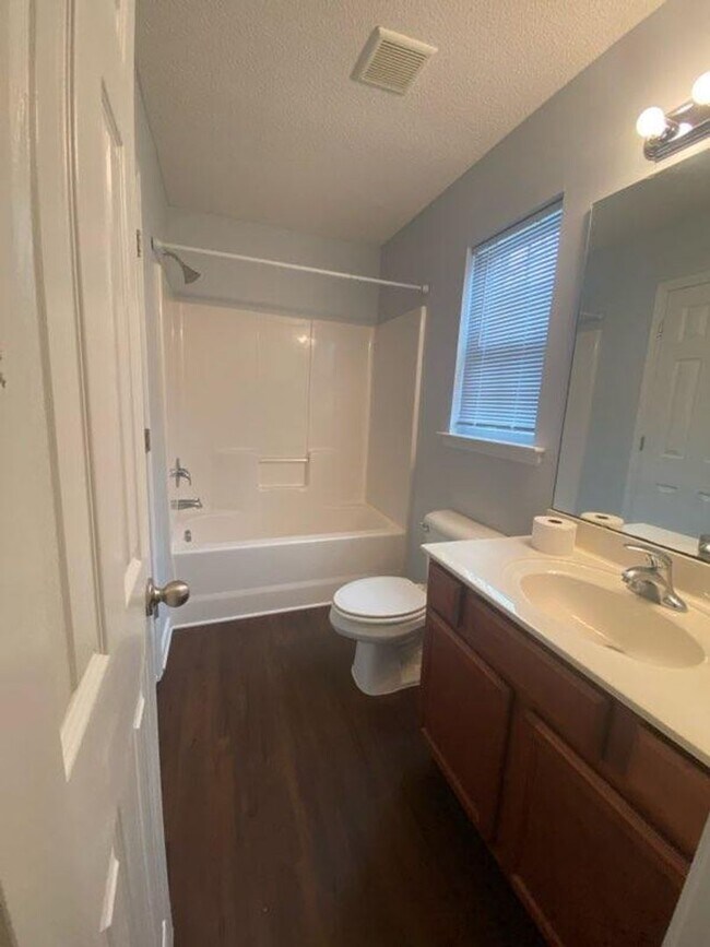 Building Photo - 3 BR 2 BA Maysville