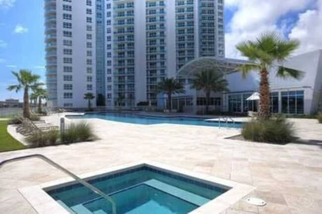 Building Photo - 231 Riverside Dr