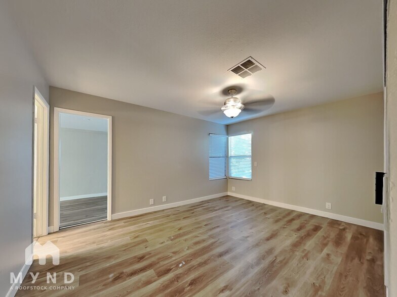 Building Photo - 1116 W Dunbar Dr