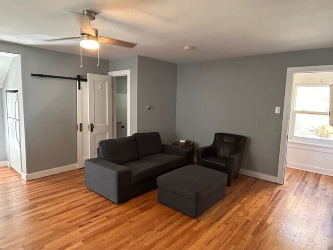 Building Photo - Beautiful, Spacious Studio – Fully Remodel...