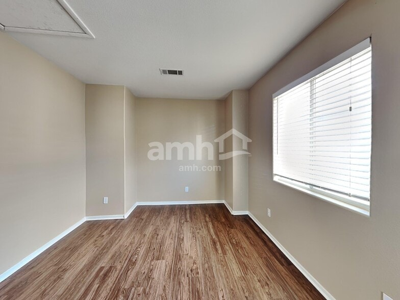 Building Photo - 7400 Fencerow St