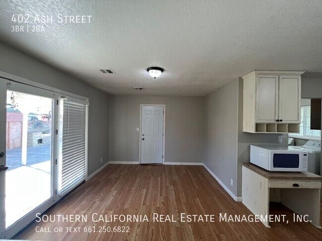 Building Photo - 402 Ash St