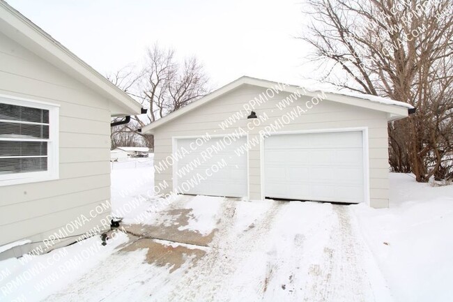 Building Photo - 1318 SW Kenworthy Dr