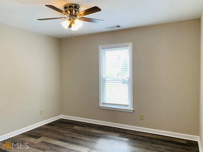 Building Photo - 61 Garden Hills Dr