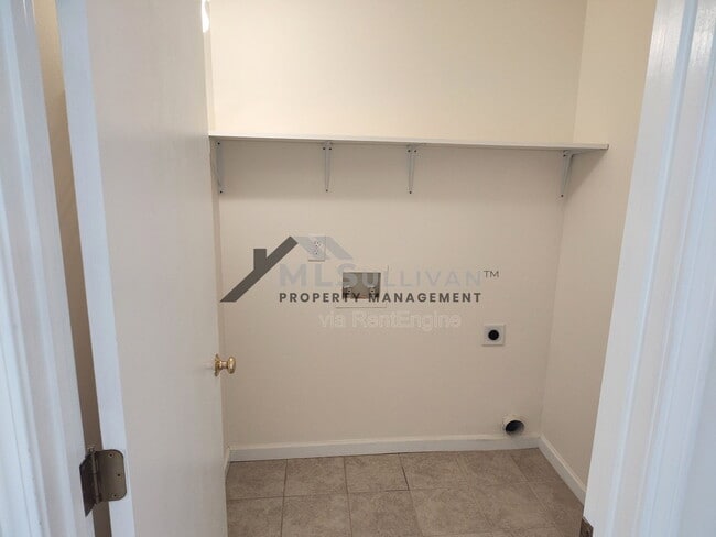 Building Photo - 308 Lakeshore Dr