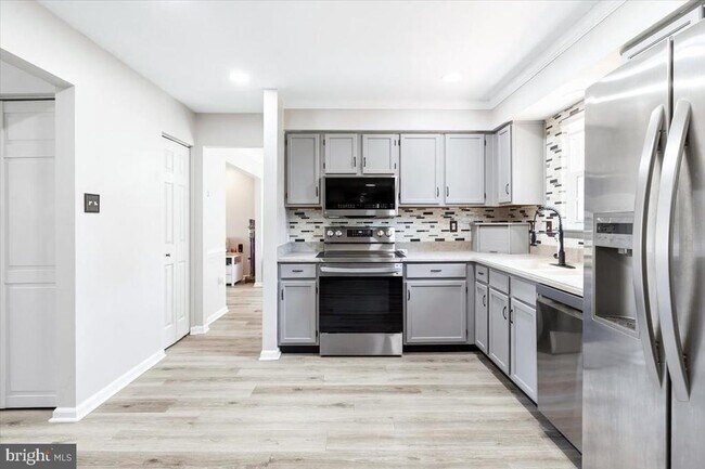Building Photo - 5021 Mallard Ln