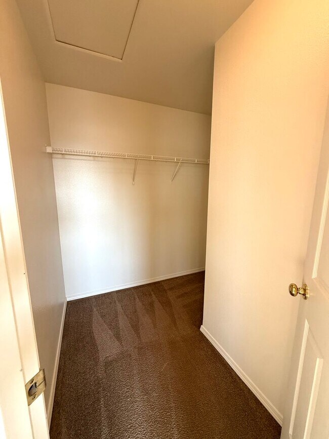 Building Photo - Spacious 4-Bedroom Rental Home in Prime Pa...