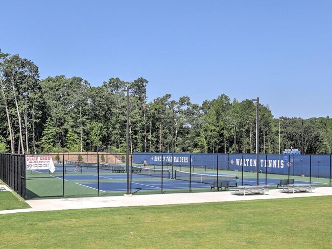 Building Photo - 4512 Woodlawn Lake Dr