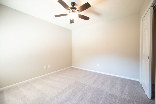 Building Photo - 9976 Western Ridge Way