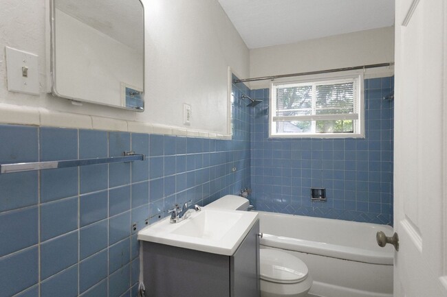 Building Photo - Charming 1BR Duplex in Jackson