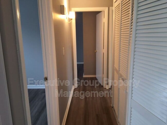 Building Photo - 801 Monin Rd