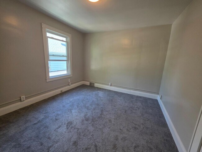 Building Photo - 126 Dawes Ave