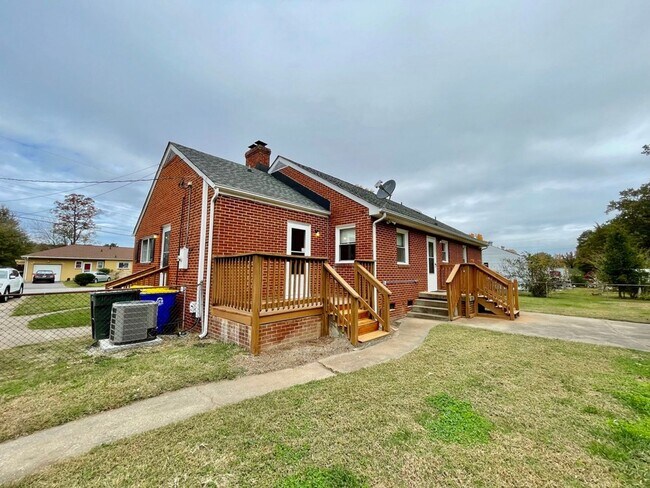 Building Photo - 1109 Smithfield Ave