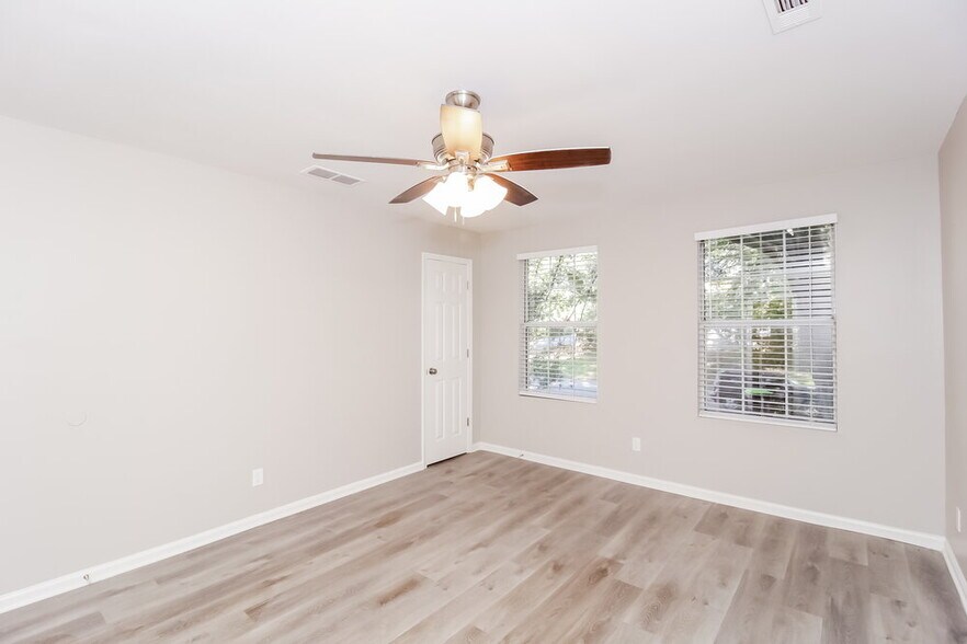 Building Photo - 148 Blue Heron Dr