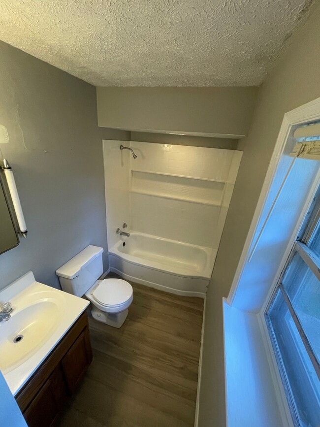 Building Photo - $875 Potter House Apartments: Directly adjacent to BSU and IU Health Ball Memorial Hospital.