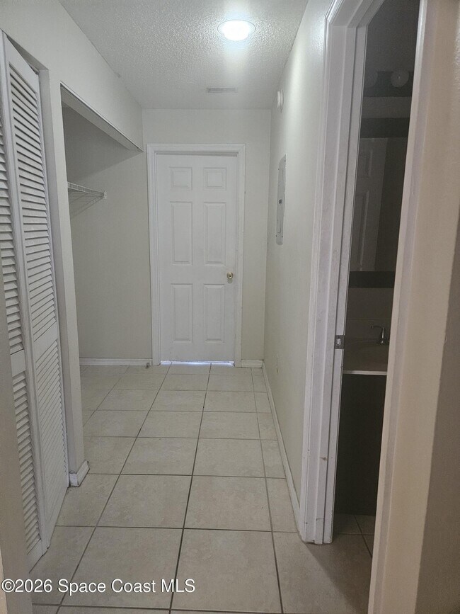 Building Photo - 1515 Huntington Ln