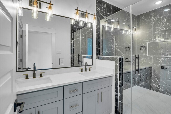 Building Photo - 4835 Paula St