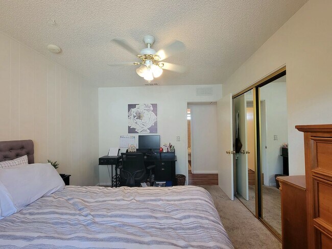 Building Photo - Darling, Move-In Ready Home in Highly Sought After Neighborhood w/ a Great View!!