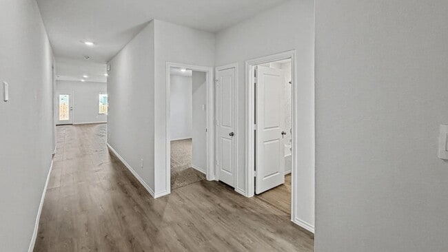 Building Photo - 3405 Tomahawk Dr