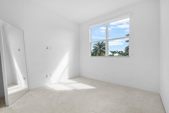 Building Photo - 19863 Meadowside Ln