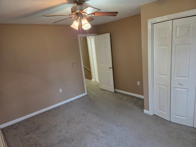 Building Photo - 16 River Rd